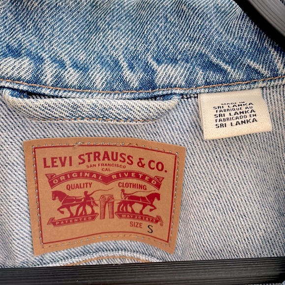 Levi’s Women’s Original Trucker Jacket - Picture 4 of 10